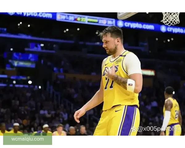 湖人首节大比分落后雷霆东契奇低迷里夫斯伤情引关注